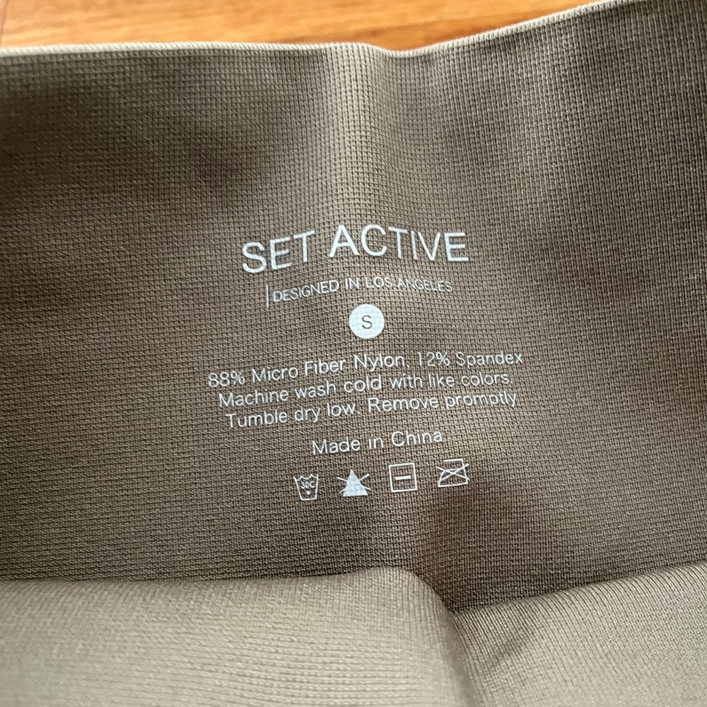 set active leggings - Picture 3 of 3